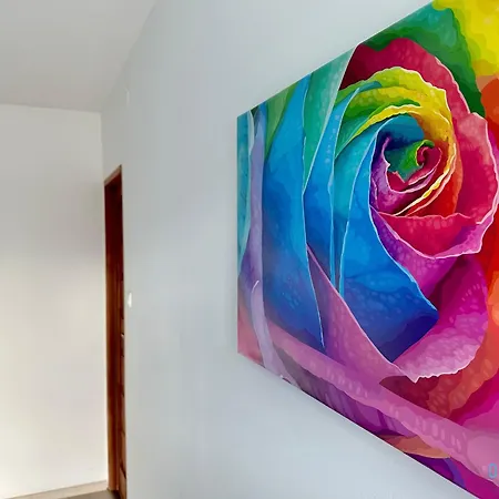 Colourful - 10 Minutes To Old Town & Seaside *