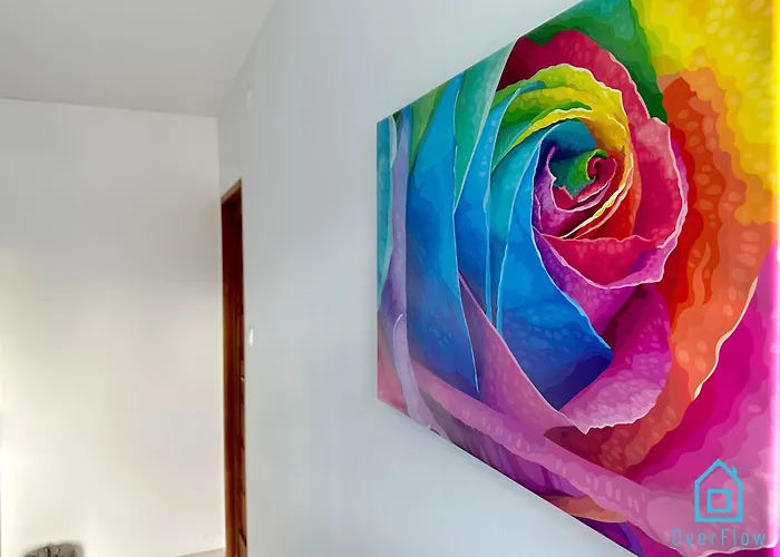 Colourful - 10 Minutes To Old Town & Seaside *