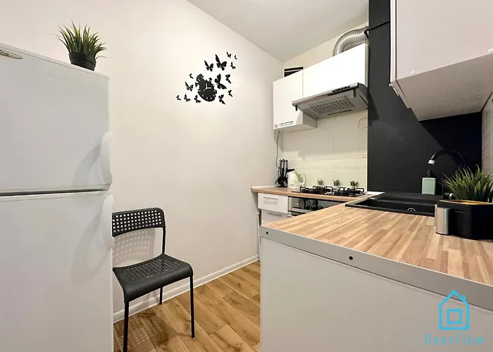 Colourful - 10 Minutes To Old Town & Seaside *