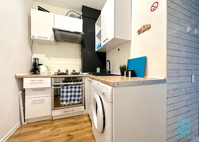 Colourful - 10 Minutes To Old Town & Seaside Homestay szállás *