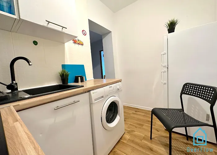 Colourful - 10 Minutes To Old Town & Seaside Homestay szállás